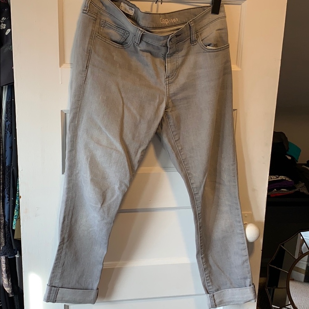 Gap girlfriend jean- mid rise 28r